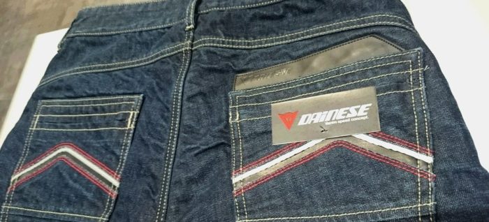 ダイネーゼ_デニム_ジーンズ_dainese_d1_kevlar_jeans_rear_label